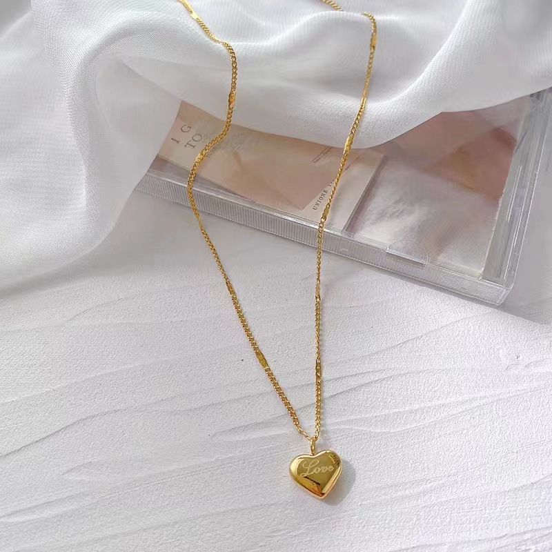 The new love heart necklace for women is a simple and elegant metal heart-shaped necklace that is a fashionable bestseller pic 4