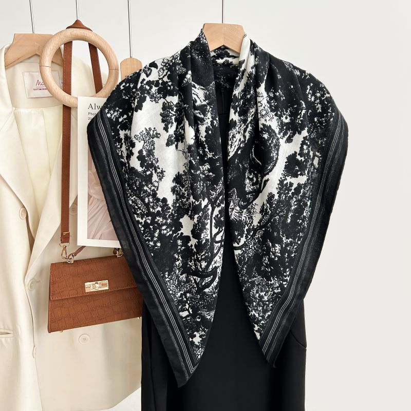 秋冬韩版白色花朵印花清新优雅90方巾人字纹披肩柔软亲肤保暖围巾详情22