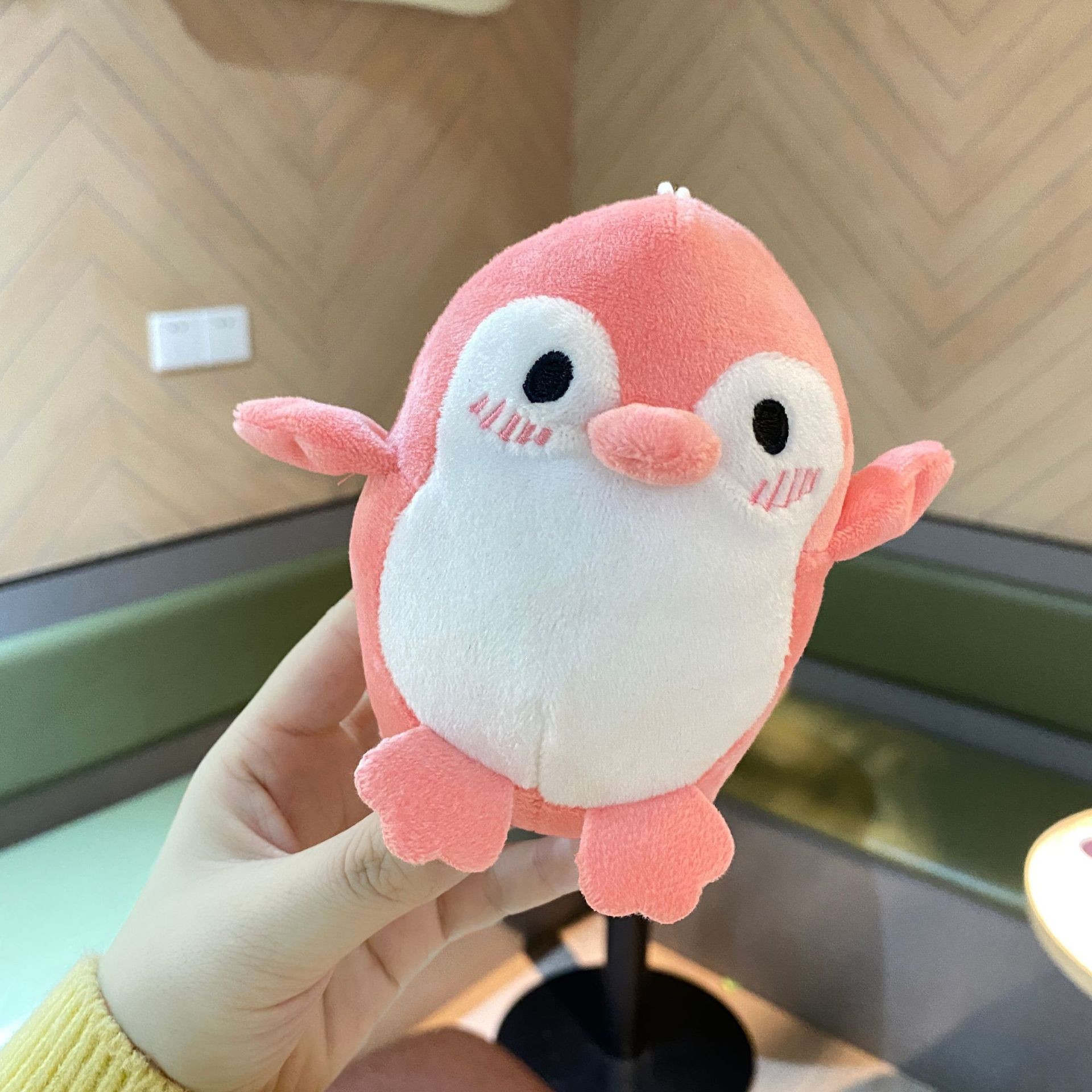 可爱卡通毛绒公仔害羞企鹅钥匙扣挂件包包挂饰情侣书包玩偶配件详情4