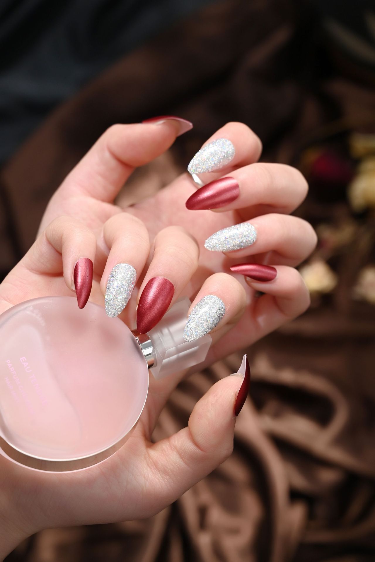 Cross-border new product: Metallic color reusable nail art pieces, 24-piece box set, fake nail finished nail art patches pic 2