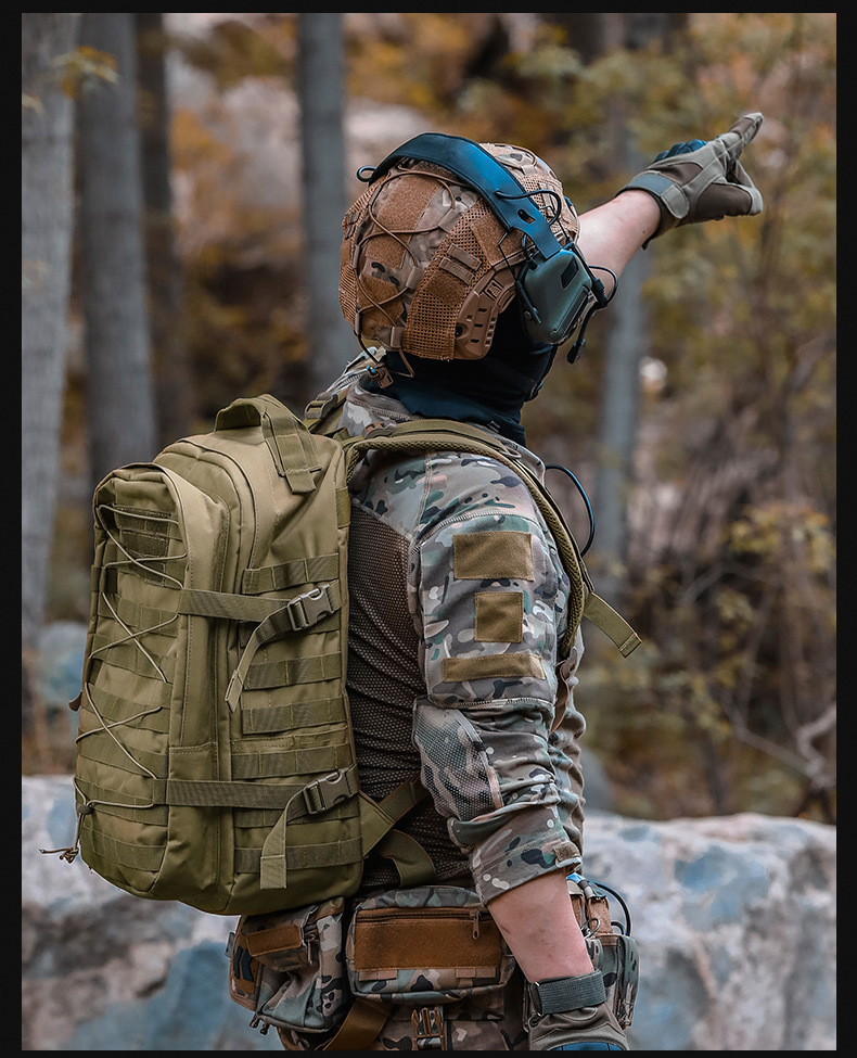 户外突击升级版战术双肩背大容量登山旅游通勤迷彩背包详情24