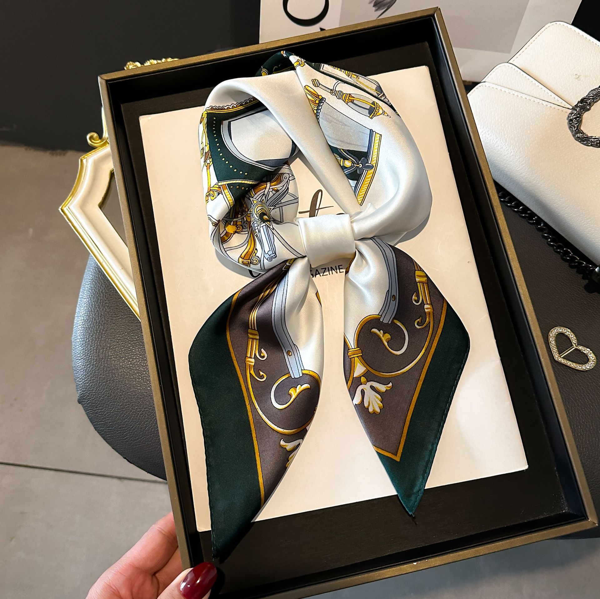 新款丝巾女时尚百搭高级感小方巾韩版护颈领巾春秋复古围巾绑包详情12