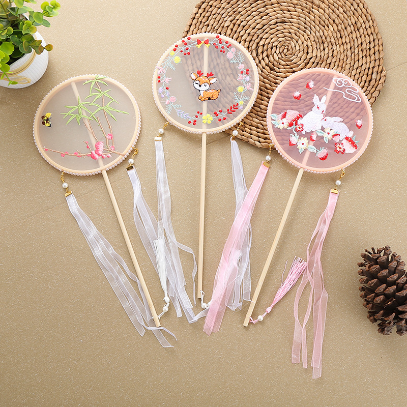 Wholesale of Chinese-style embroidered fans, ancient-style Hanfu, photo shoots, dance cheongsams, fashion shows, round fans and retro palace fans pic 2