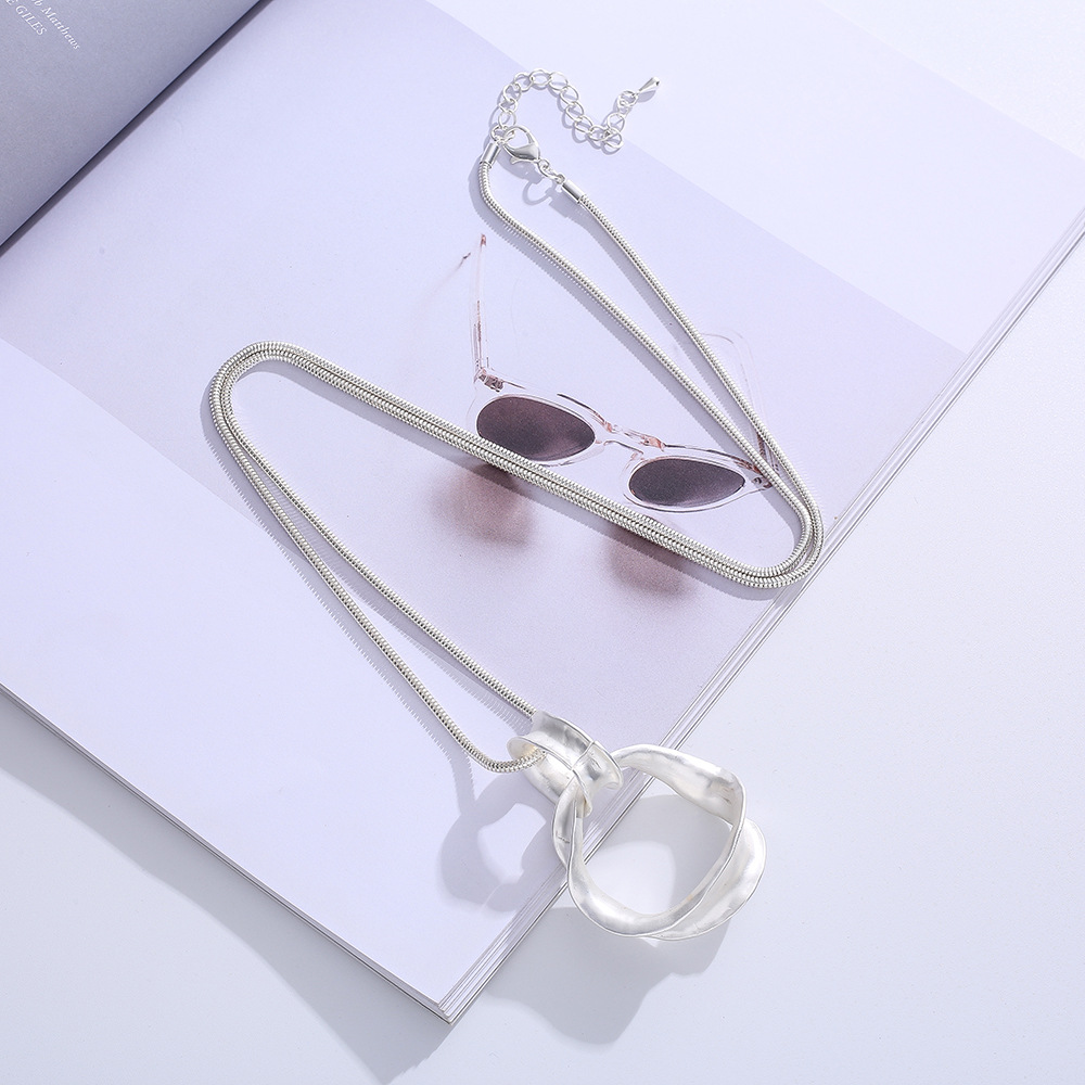 亚马逊爆款项链欧美大气双环复古蛇骨链圆形轻奢女士合金毛衣链详情9