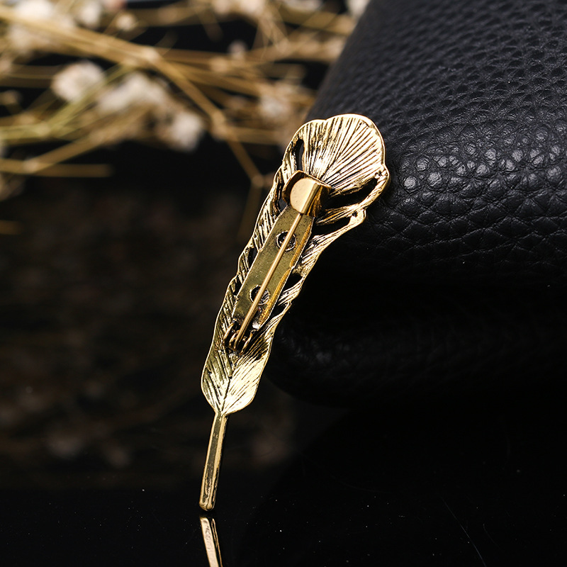 European and American feather shirt brooches, summer retro hollowed-out gemstone clothing jackets, personalized and fashionable shirt pins and accessories pic 4
