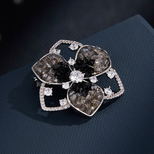Sweet and exquisite colored gemstone hollowed-out flower brooch, copper alloy micro-inlaid zircon, light luxury and high-end dress brooch pic 3