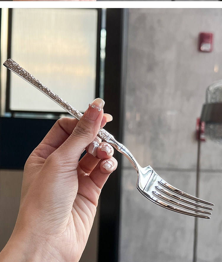 欧式轻奢小蛮腰 304不锈钢锤纹刀勺叉家用餐厅餐匙牛排意面三件套详情13