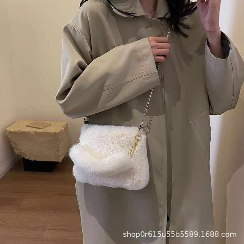 手提毛绒小方包女士单肩包包新款小众链条斜挎包时尚方包毛毛包详情16