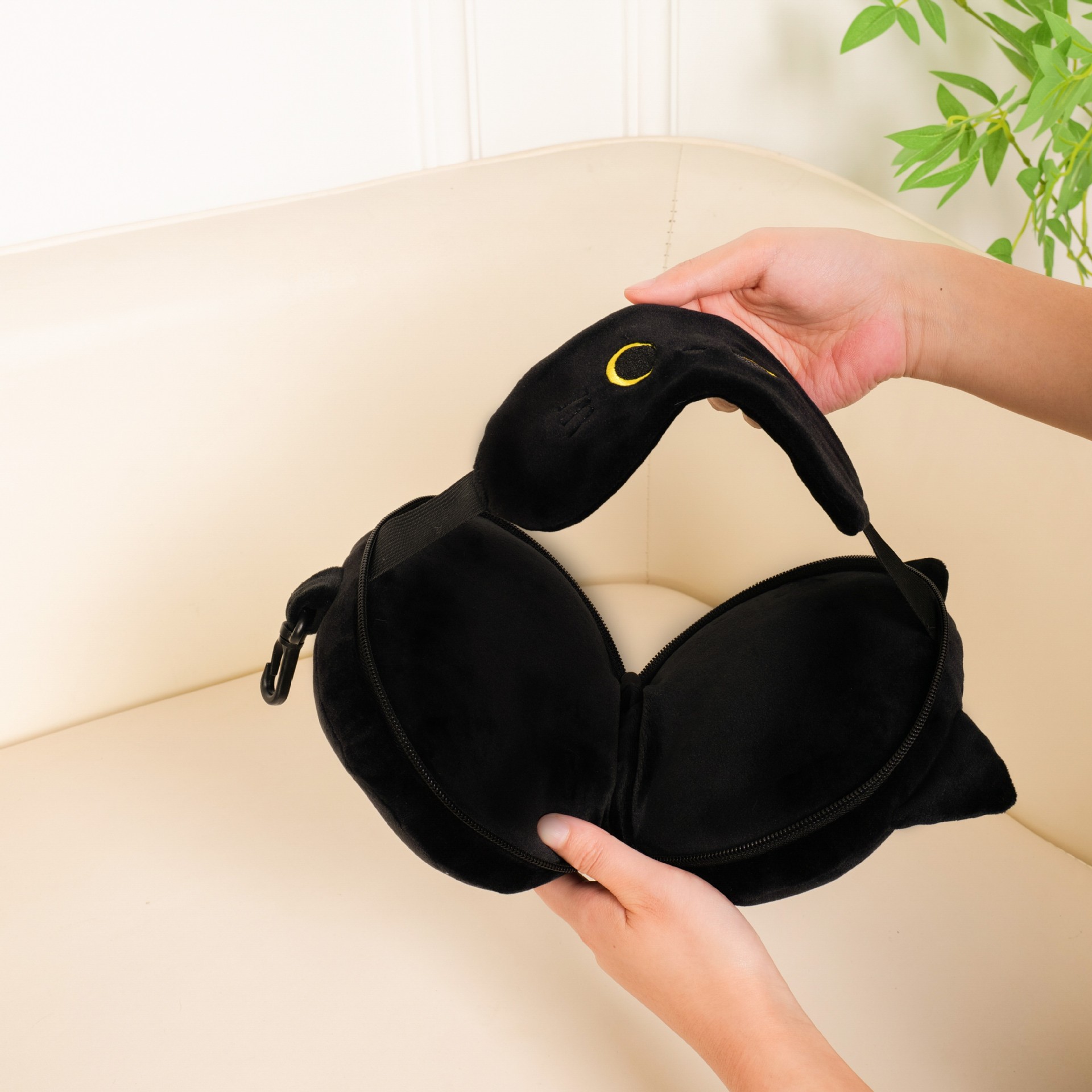 The popular black cat U-shaped pillow car headrest is black and cute. The cute cat question mark pillow eye mask bag is highly recommended on Xiaohongshu pic 17