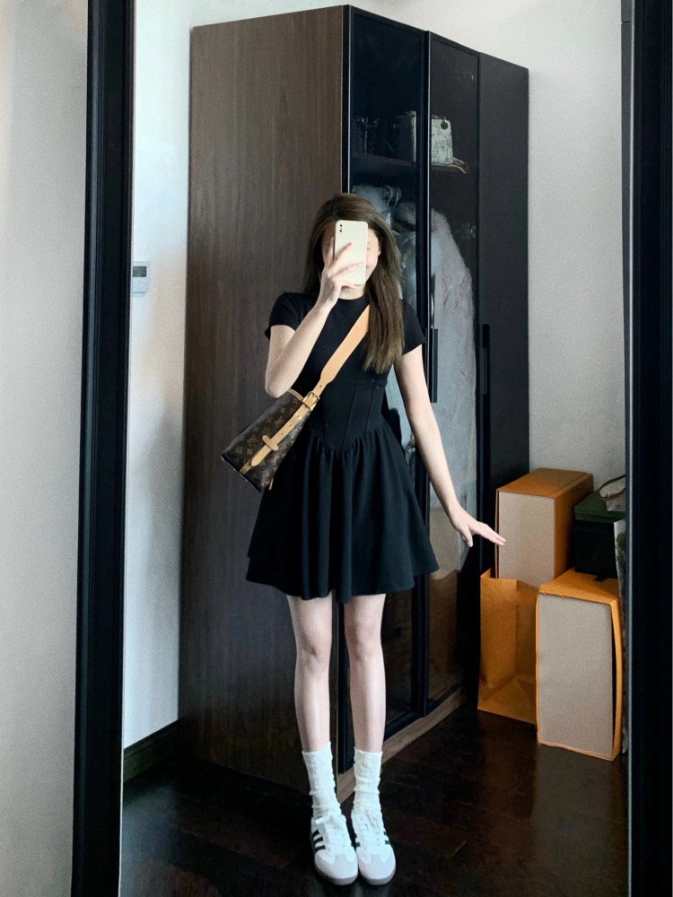 Black dress 2024 new style petite dress for women, design sense slimming, tea break French mini skirt pic 15