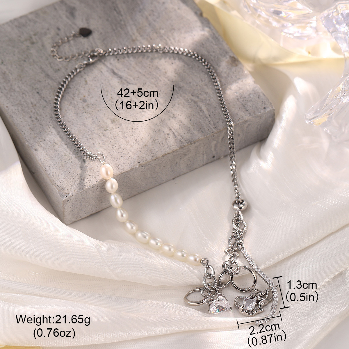 The new heart-shaped bow collarbone chain is a niche retro necklace that is versatile for summer, exuding a sense of high-end luxury and a light fragrance style pic 38