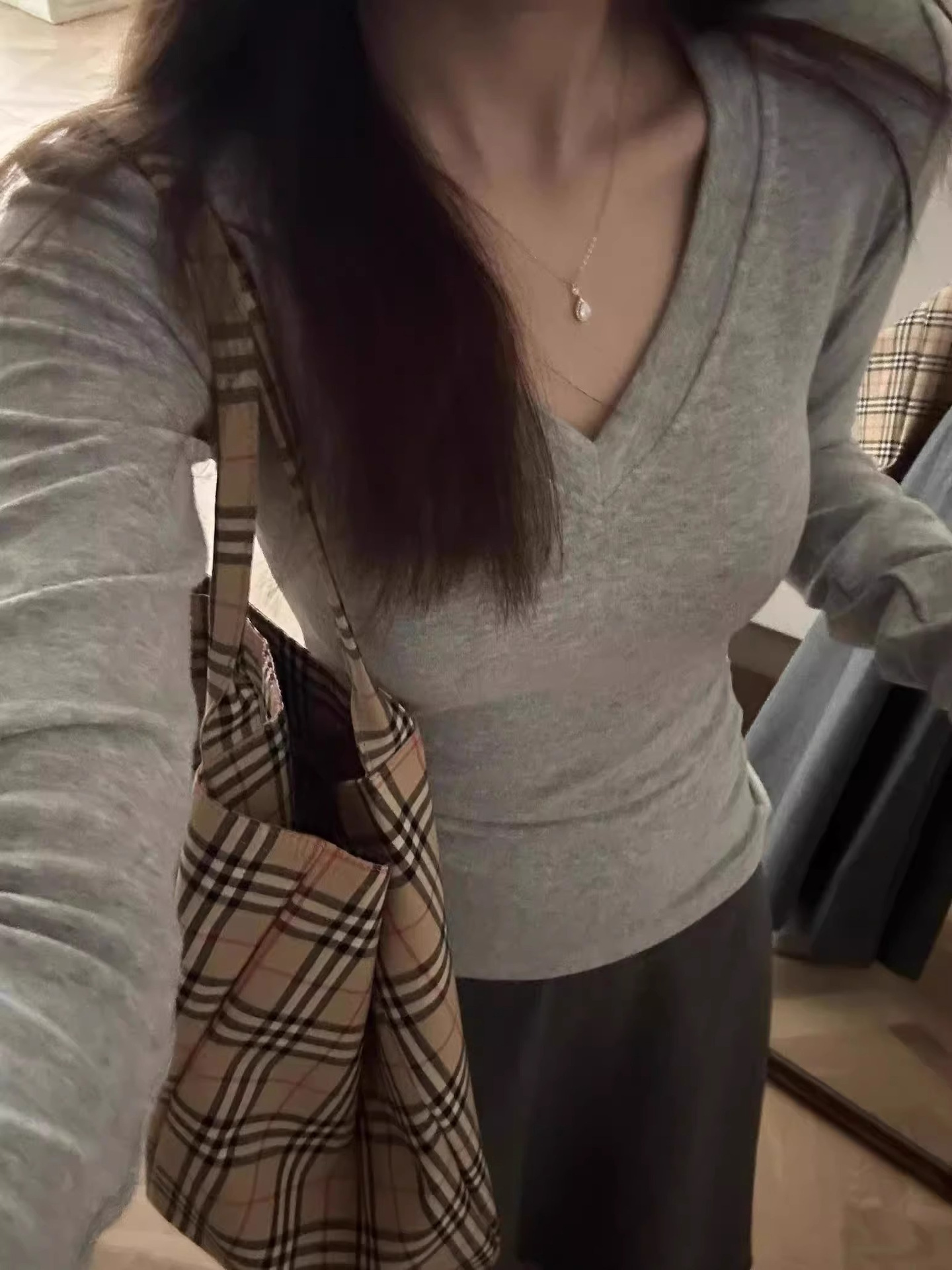 【工厂直销】正肩收腰V领长袖t恤女秋季纯欲修身辣妹紧身内搭上衣详情11