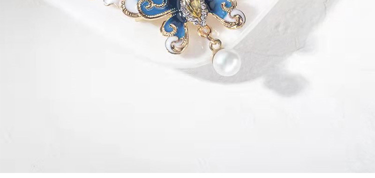 Butterfly brooch, high-end and elegant, high appearance level, cardigan, niche design sense, sweater, suit, versatile, retro brooch wholesale pic 5