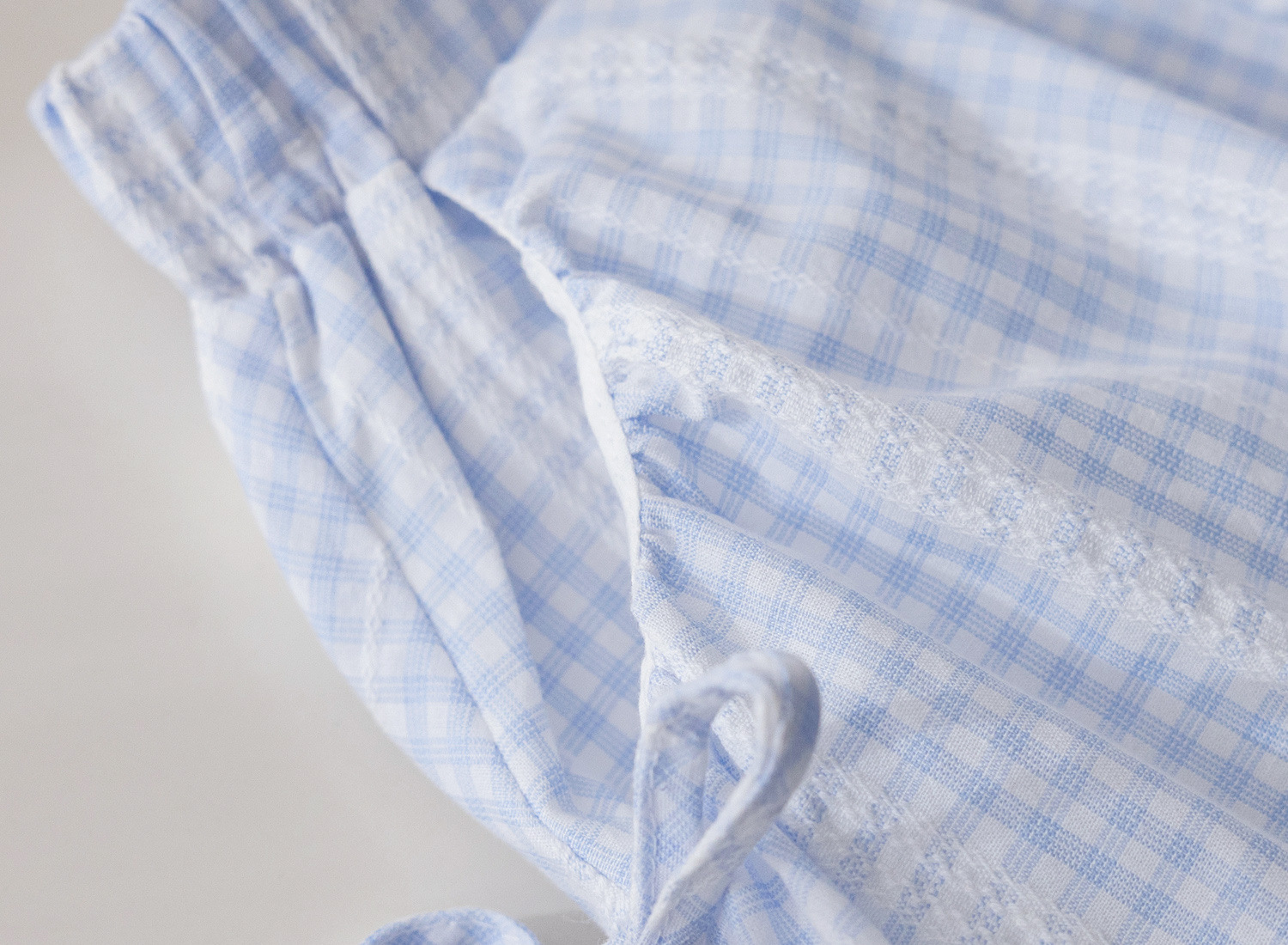 The summer new cartoon print T-shirt for girls is fashionable, and the two-piece set of checked bow flower bud pants is trendy pic 17