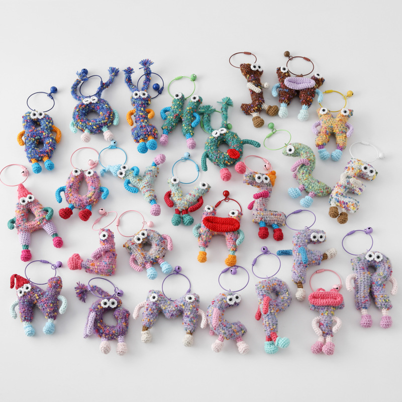 课堂知识创意学生英文字母毛线钥匙扣26个字母挂件手混线包包挂饰详情29