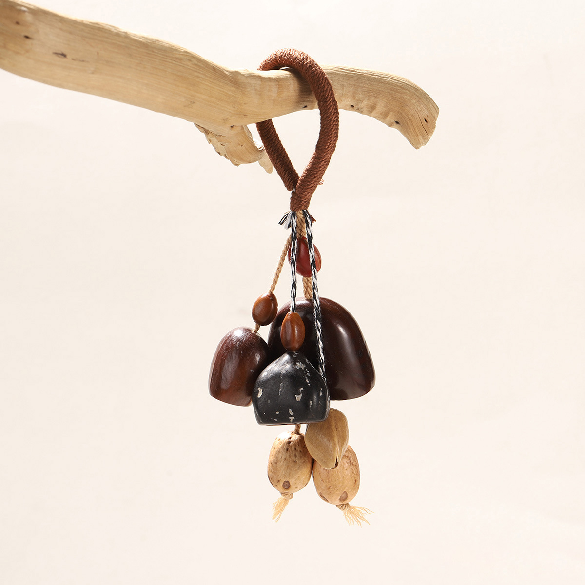 Simple and ancient fruit shell sound beam, natural plant hand-cranked wind chime, handcrafted fruit shell peace bean skewers, therapeutic bedroom decoration hanging ornaments pic 20