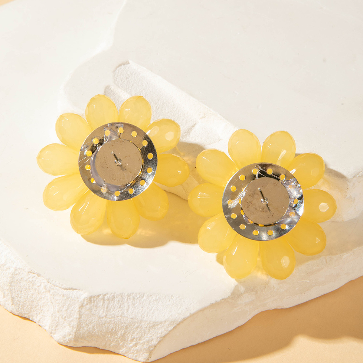 亚马逊跨境清新甜美彩色树脂花瓣花朵耳钉气质多巴胺 耳环耳饰女详情69