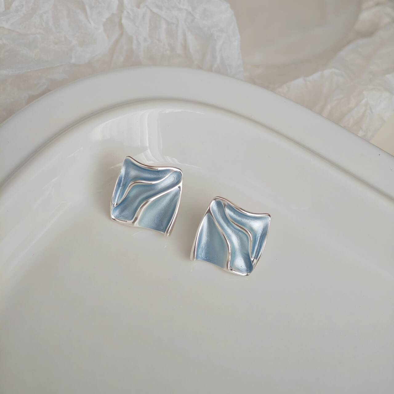 Niche ins minimalist colored drip glaze dopamine earrings, gentle and creamy C-shaped blue large circle ear rings for round faces pic 75