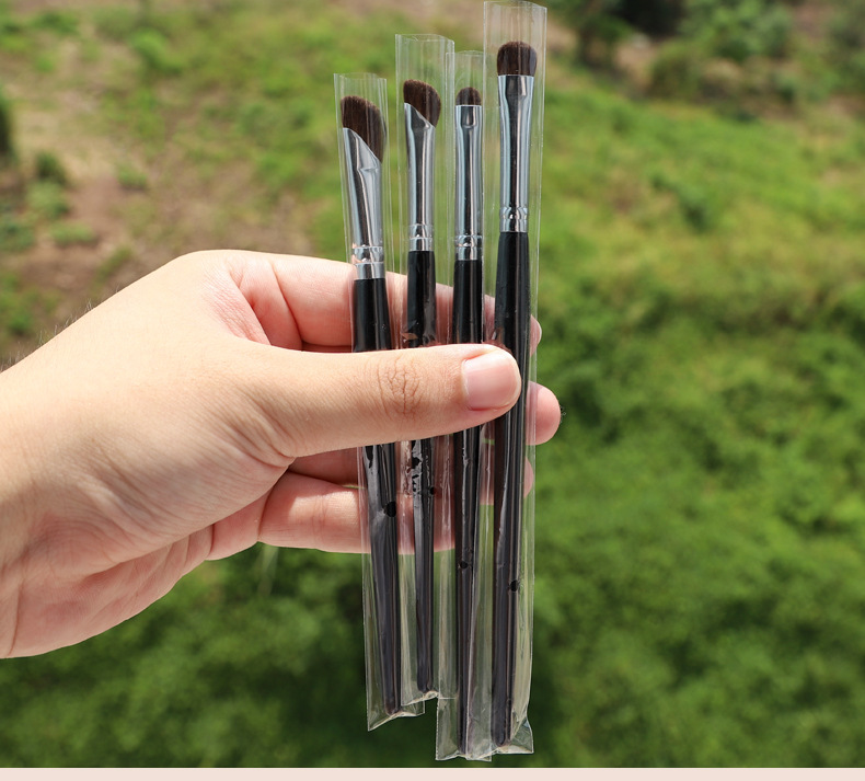 厂家批发小马毛斜角修容刷化妆刷动物毛镰刀鼻影刷眼线刷美妆工具详情15