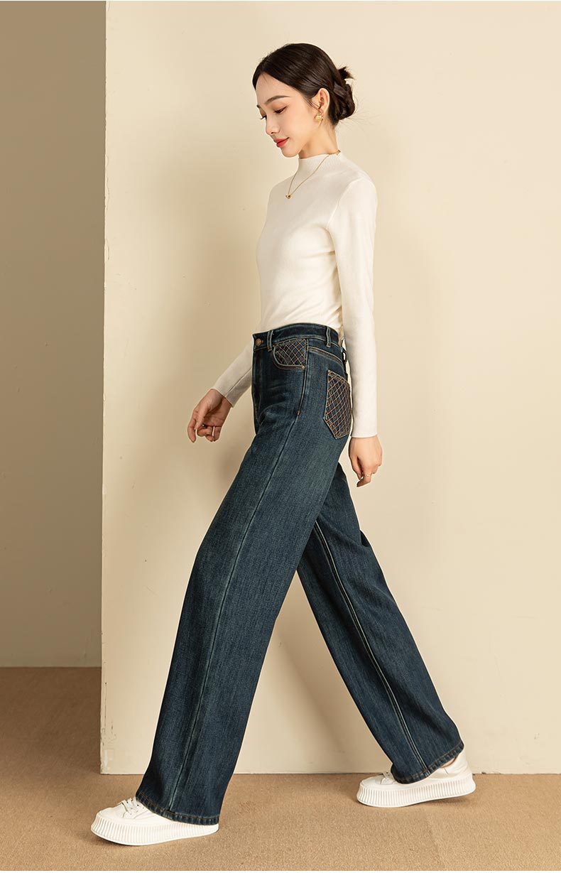 If you are going to clear out the embroidered wide-leg jeans for women in 2025, a retro slimming look for autumn and winter with fleece floor-length straight-leg pants 8061 pic 17