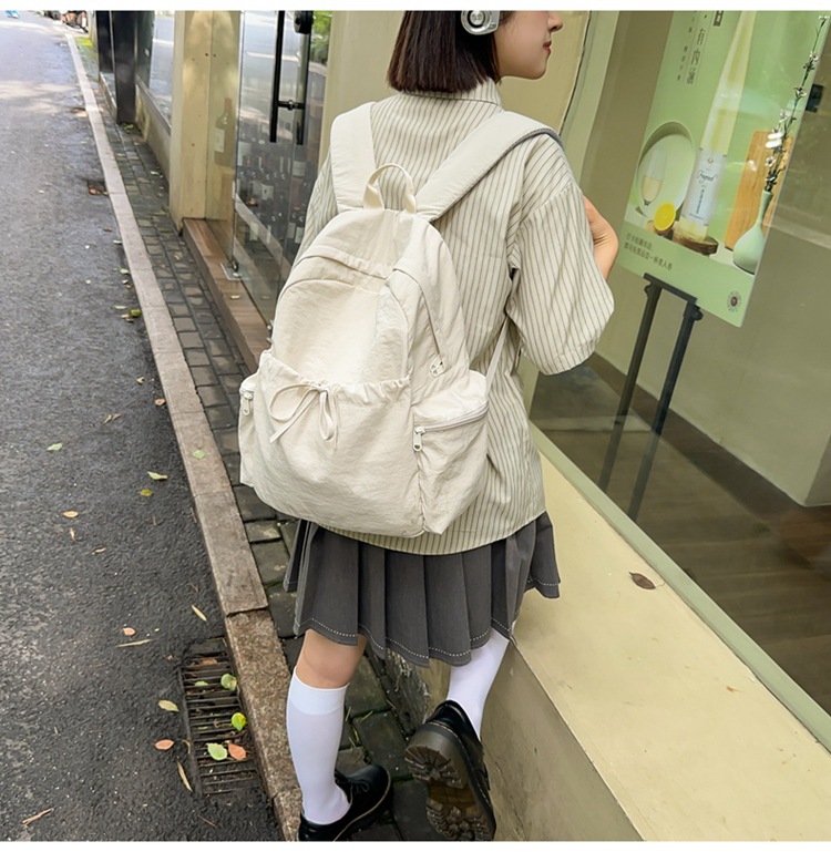 新款时尚轻便简约双肩包女日系文艺学生书包休闲运动旅行纯色背包详情24