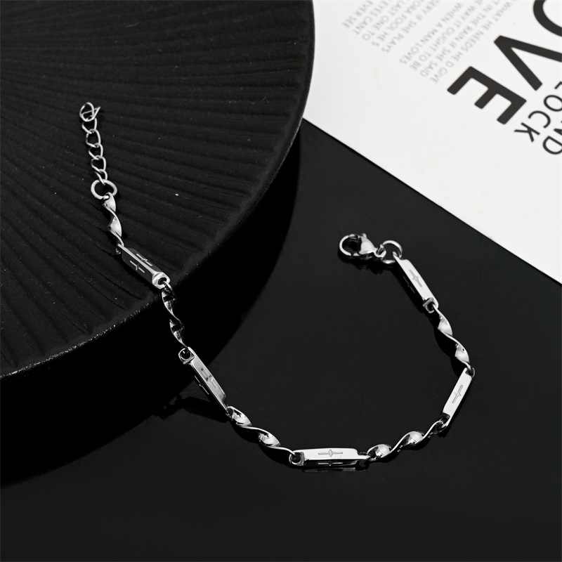 莫比乌斯星芒十字竹节链不掉色潮男配饰扭曲拼接坠链ins钛钢手链详情3