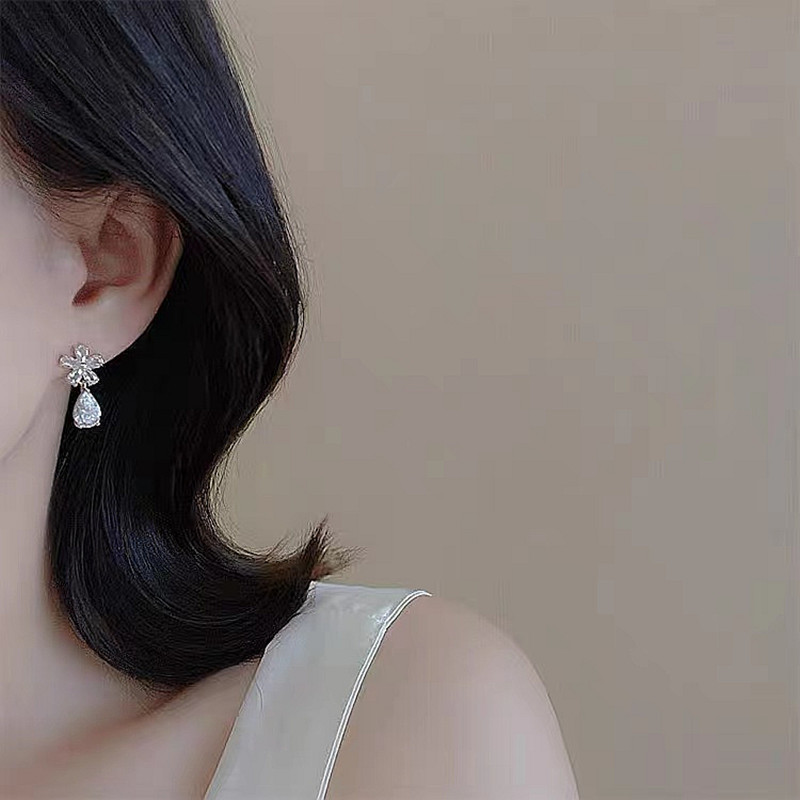 S925 Silver Needle Teardrop Zircon Flower Stud Earrings for women, a light luxury and high-end style stud earrings with a niche design sense pic 6