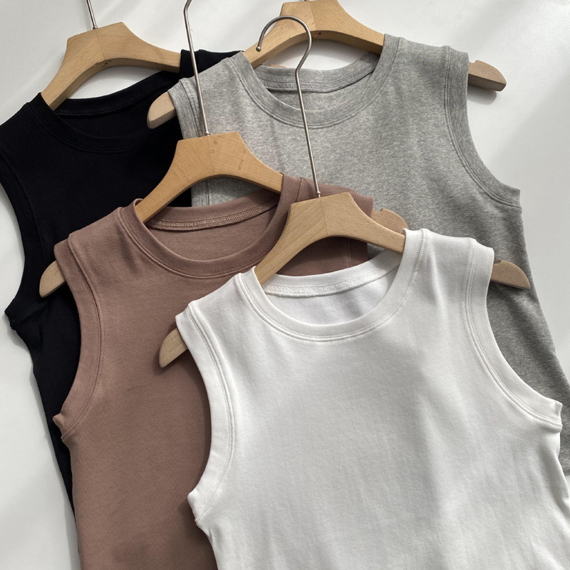 A solid-color short vest with a halter top in the European and American style for women in summer. It is a slimming and form-fitting Korean style with sleeveless tops worn inside and outside pic 9