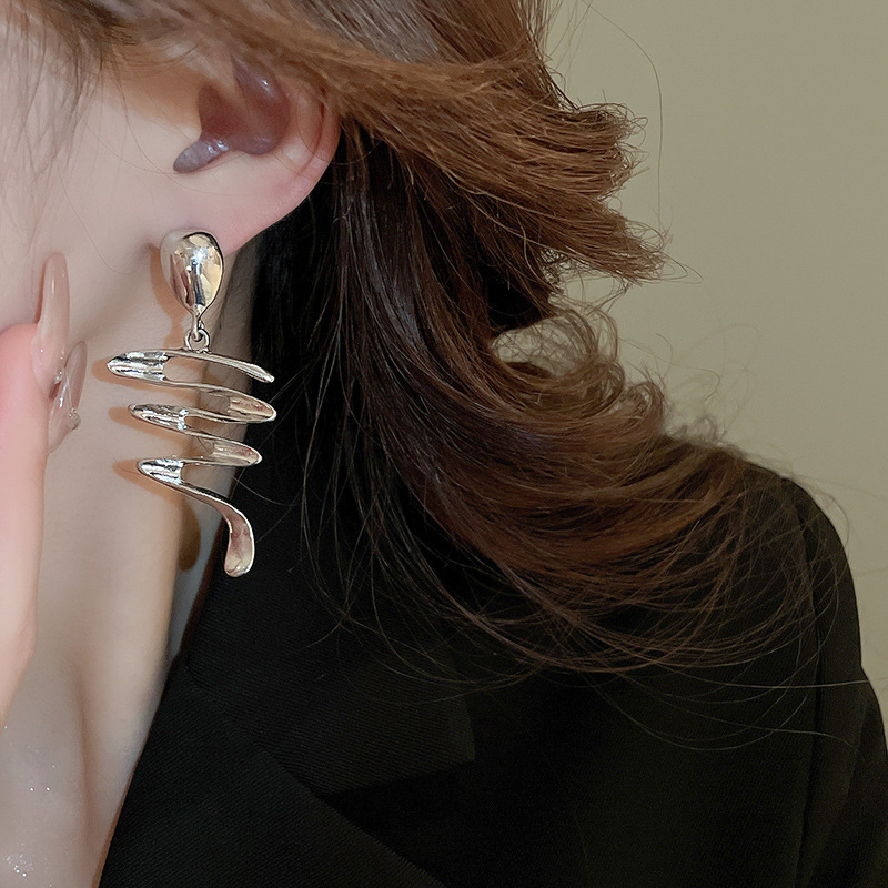 银针跨境高级感银色几何圆珠爱心耳钉小众个性耳环冷淡风耳饰批发详情13