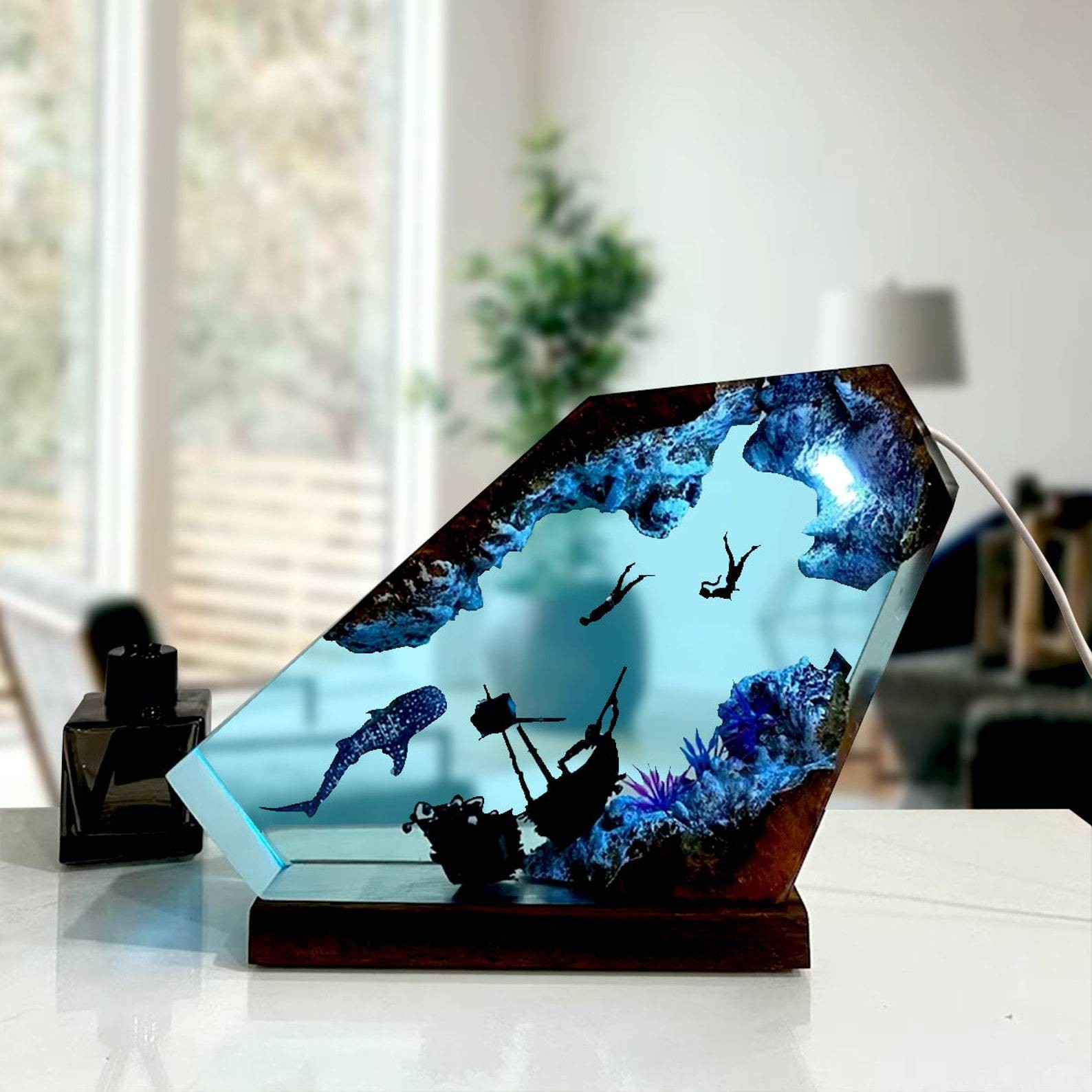 European and American best-selling epoxy resin craft ornaments, whale shark divers and sunken ship Marine resin lamps, festival gifts pic 3