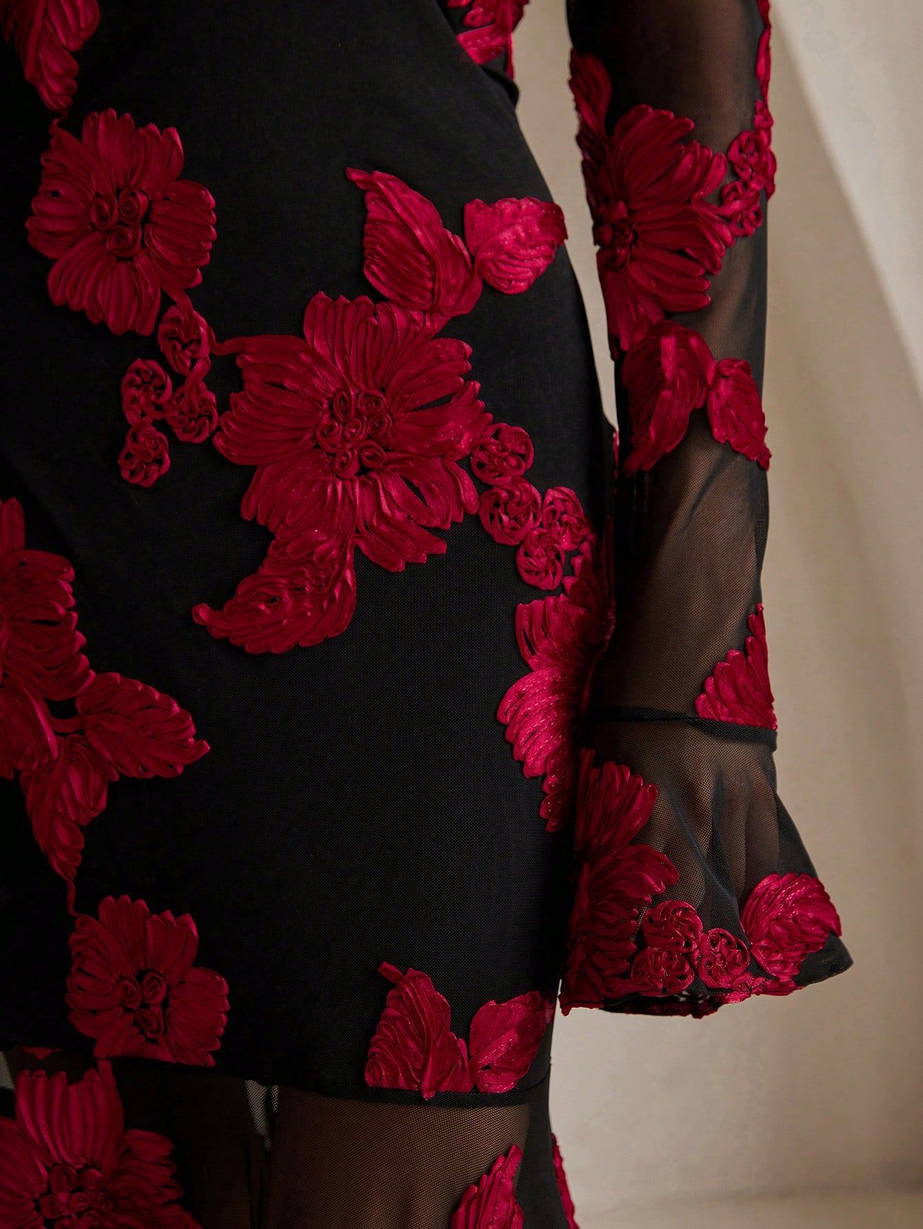 High-end and elegant dress for women 2025 spring French waist-cinching and slimming V-neck jacquard embroidery European and American dress pic 7