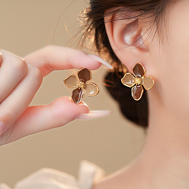 银针美拉德风咖色滴油四瓣花朵耳钉女气质耳环复古高级感耳饰批发详情5