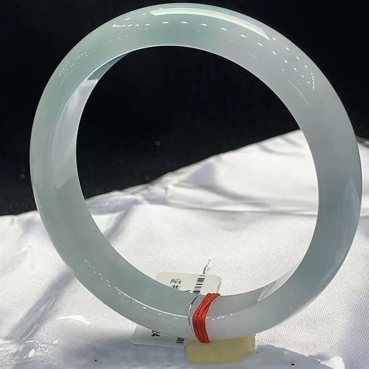 缅甸天然翡翠手镯冰种玉手镯浅绿飘花玉镯子女款飘绿正圈玉石手镯详情4