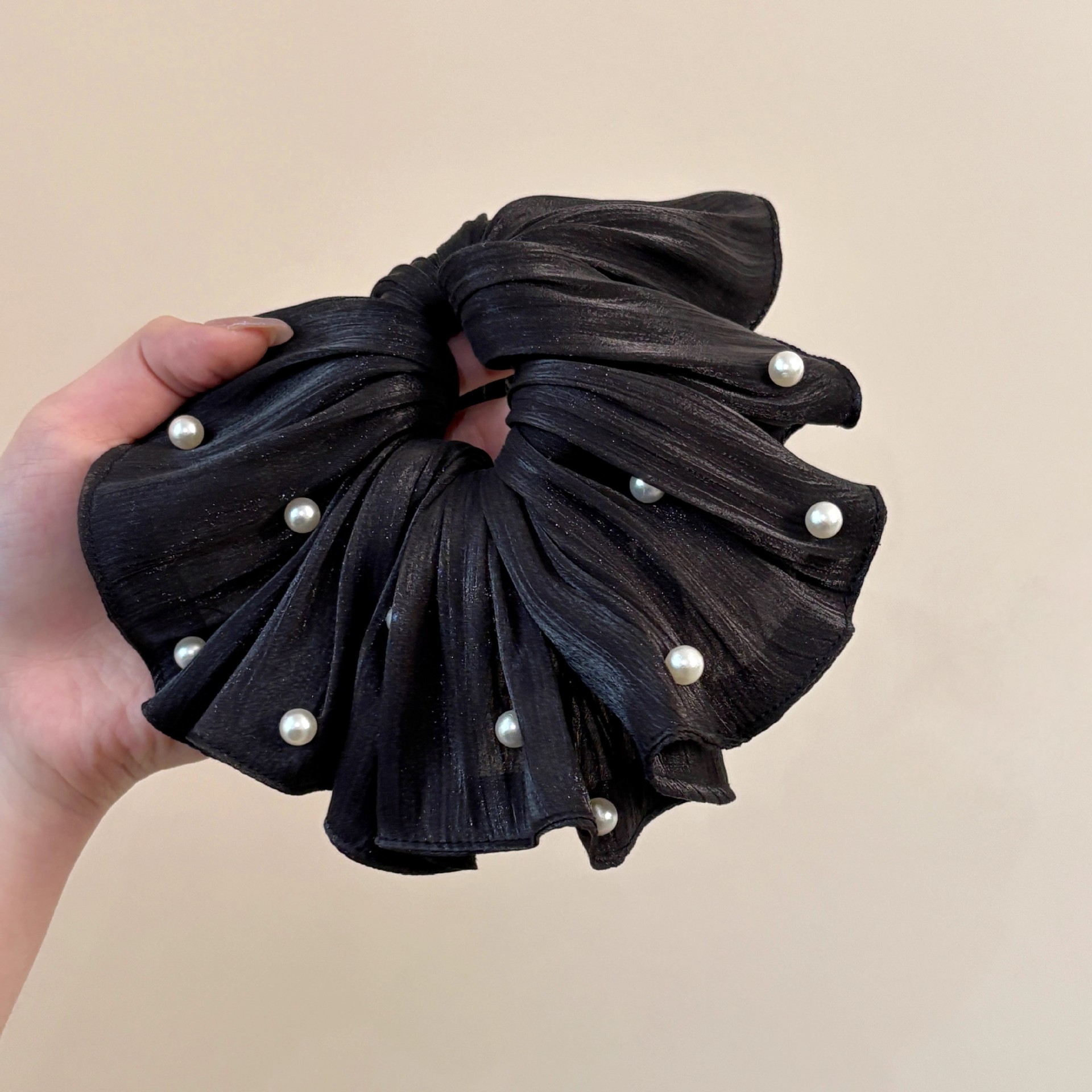 Spring 2025 new high-end, silky smooth, pleated pearl large intestine hair band, high-end large-sized hair accessory for women pic 17