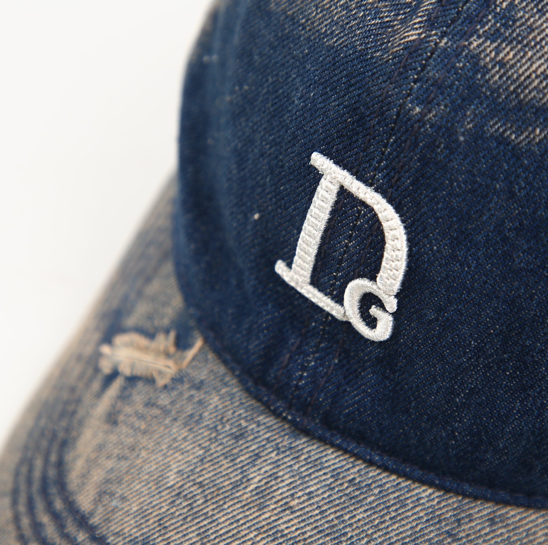 Original design, retro and distressed, ripped denim baseball cap for women, Korean style, versatile and face-enhancing, small sunshade baseball cap for men pic 6