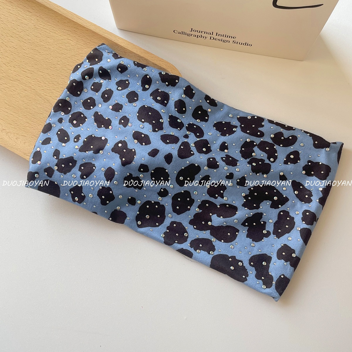 The new leopard print hot diamond hair band is a fashionable and hot girl. The wide-edge knotted elastic hair band is a sports sweat-absorbing headscarf for women pic 20