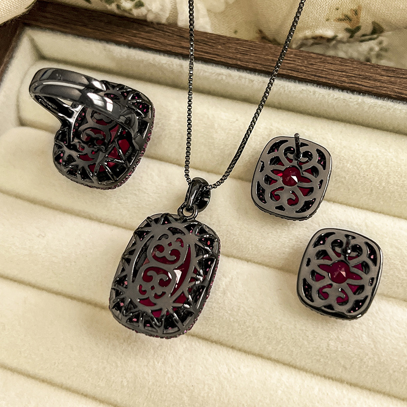 2025新款庄生生珠宝铜底镀金仿真红刚玉黑金高级感套装女石13*18详情3