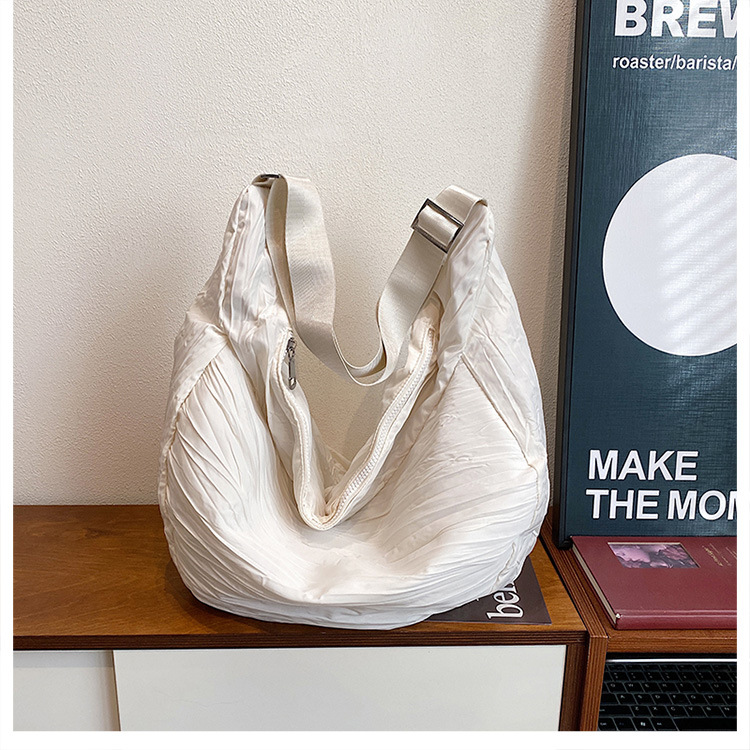 新品褶皱半月包简约时尚斜挎包大容量潮搭单肩包慵懒风都市休闲包详情48