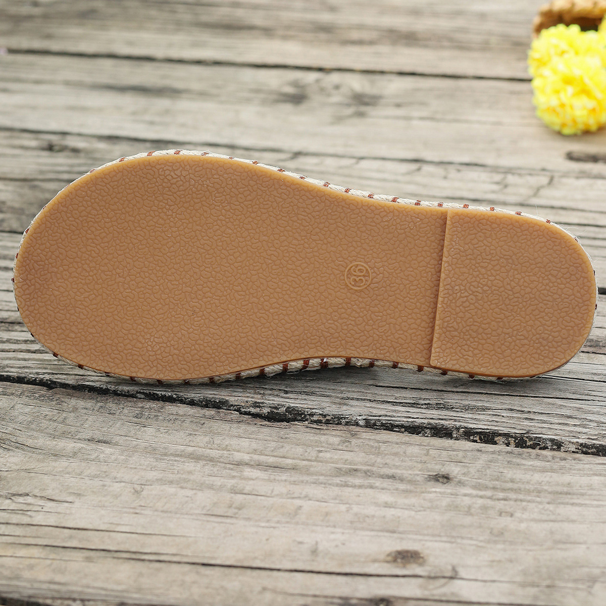 Plus-size 2024 summer Korean style trendy Instagrammable flat fashion vacation beach shoes and flip-flops for women pic 2