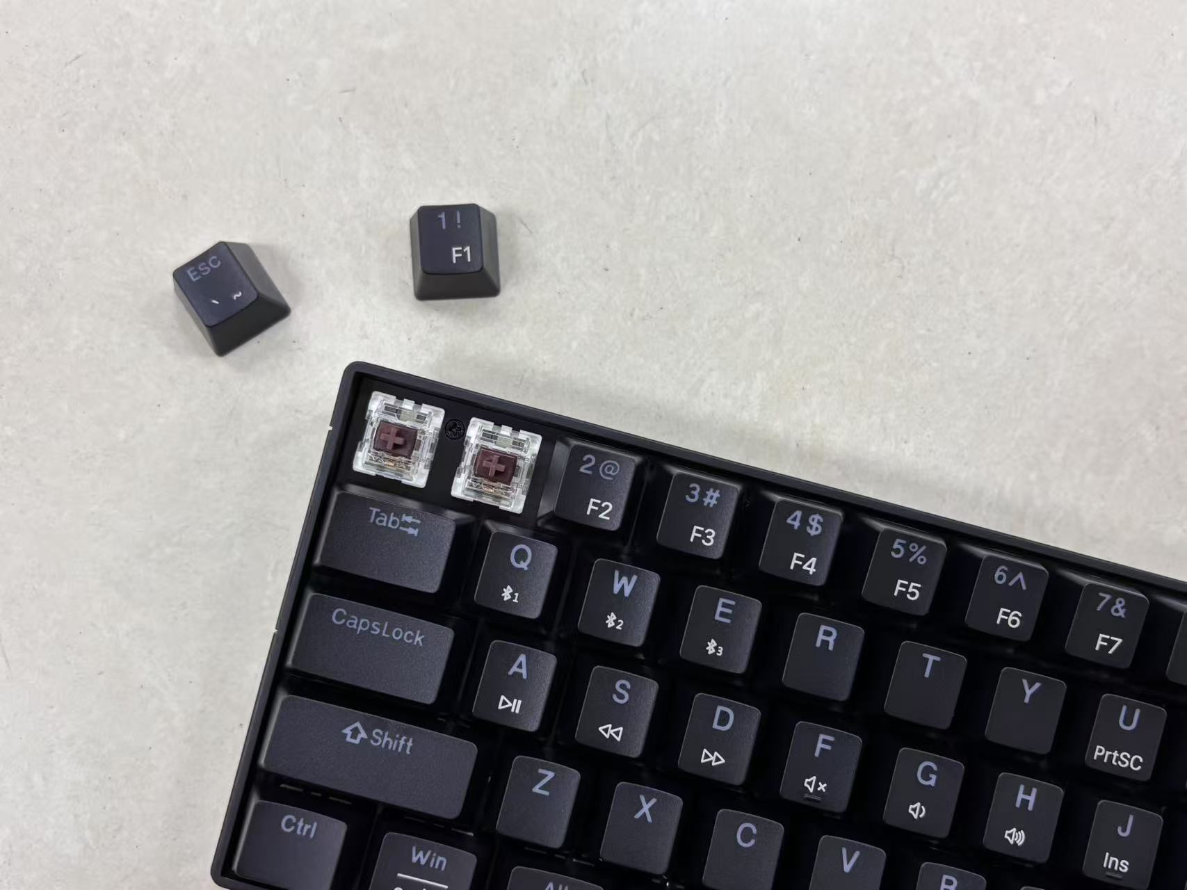 蓝牙三模机械键盘61键RGB发光茶轴电竞无线游戏键盘 工厂热销详情21