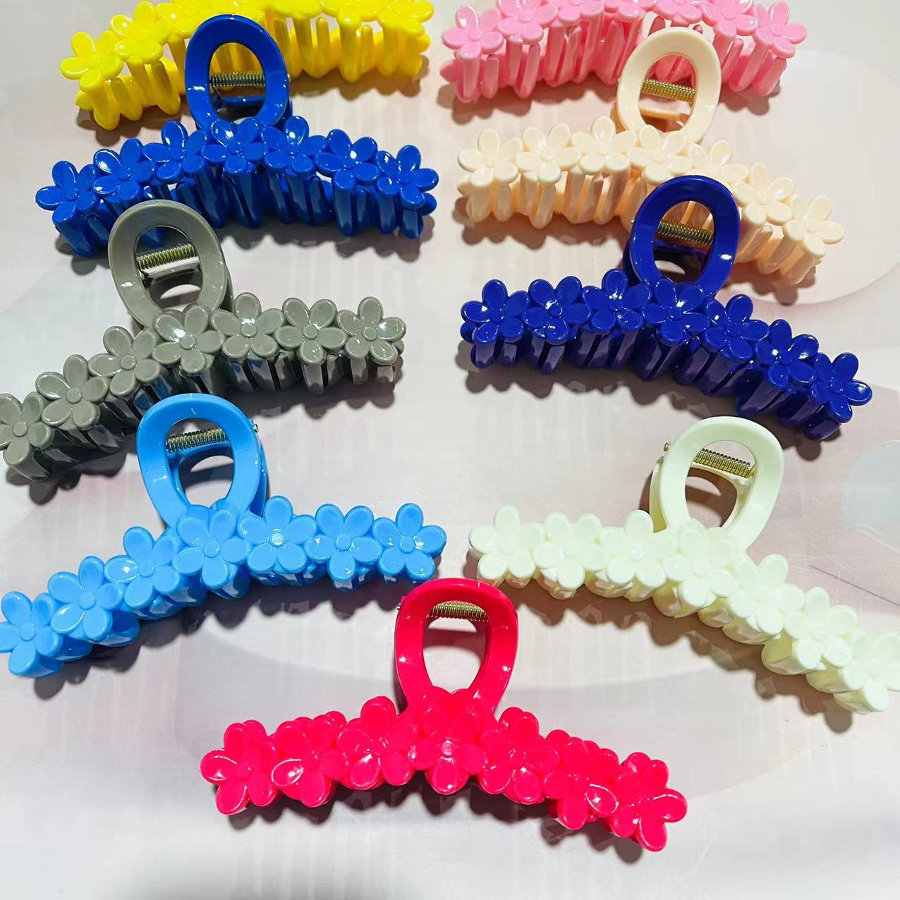 6990 Seven-flower Gripper 12/ pack 840/ box Plum Blossom Color Gripper Fashionable Hair Gripper Plastic Gripper Color Hair Gripper Fishtail Gripper Straight Gripper 1 yuan 2 yuan pic 6