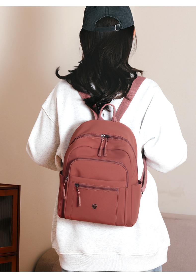 新款大容量双肩包百搭轻便尼龙包简约潮搭旅行包都市风靓丽背包详情4