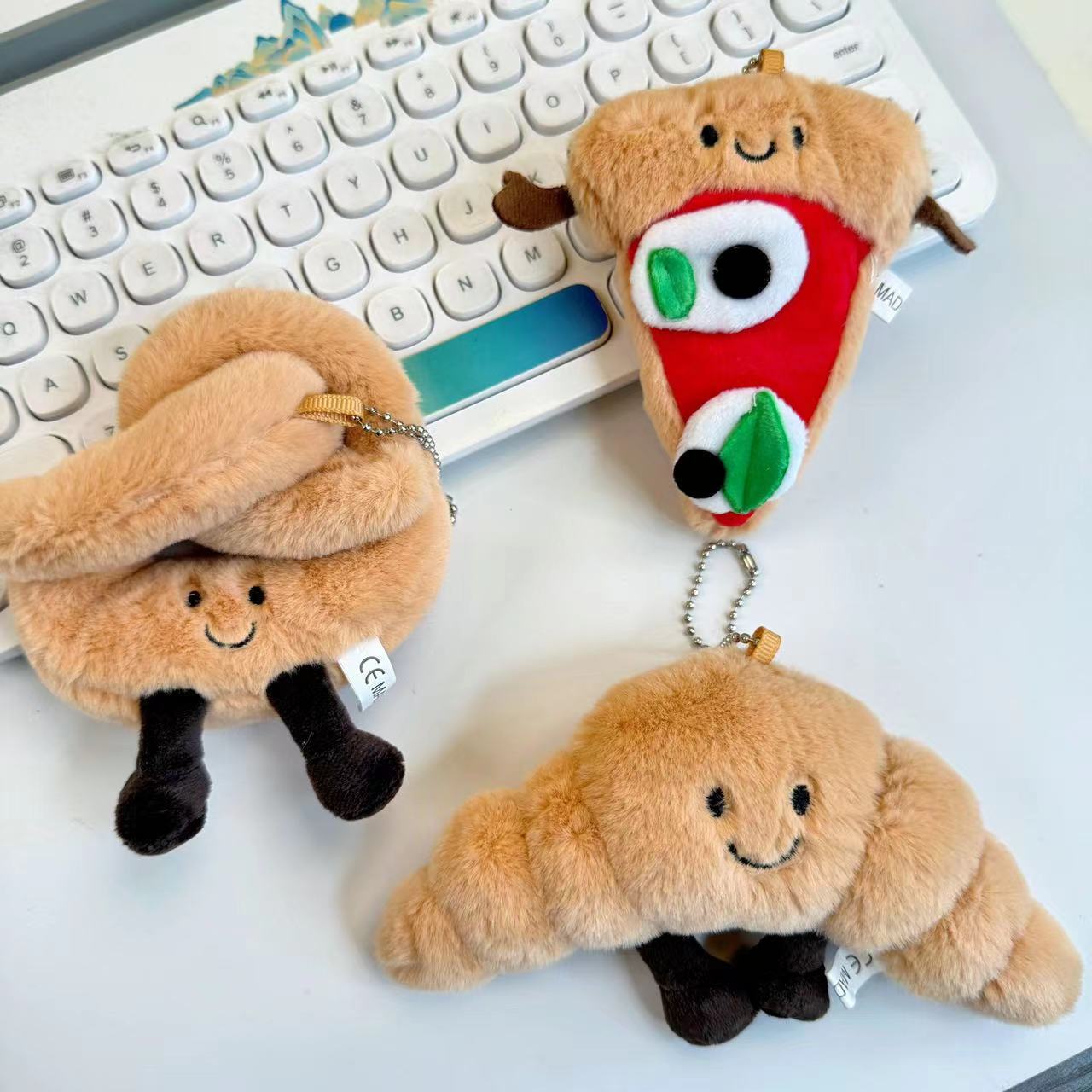 趣味可爱牛角包披萨卷饼面包创意毛绒玩偶公仔背包挂件礼物GJ276详情2