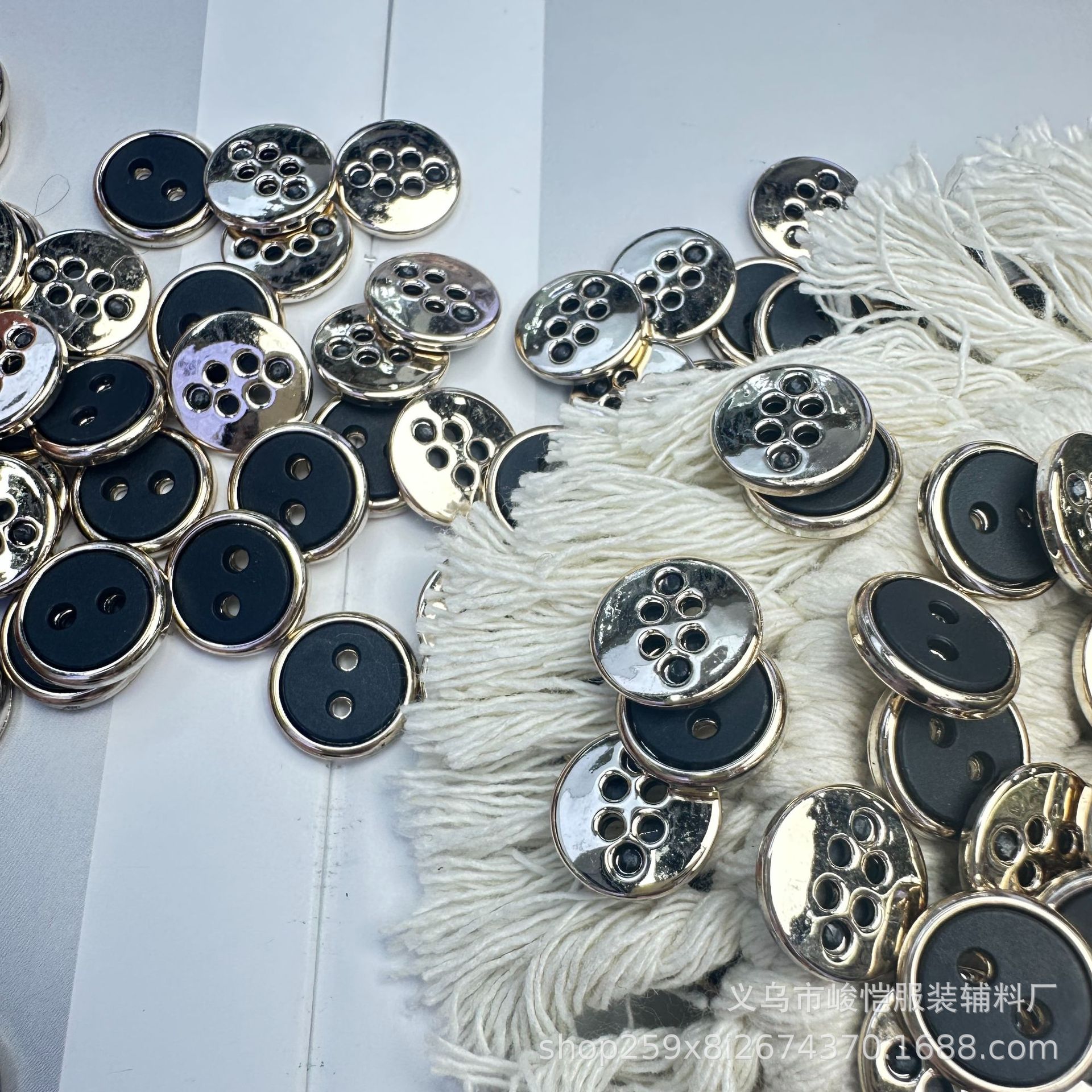 Resin button wrapped copper pearlescent true corrugated button, high-end shirt T-shirt, four-eye and two-eye small button manufacturer in stock pic 10