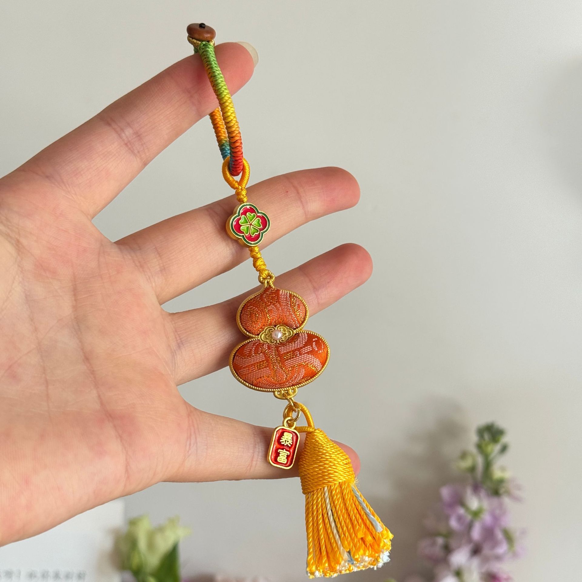 Intangible cultural heritage handcrafted imitation Song Dynasty brocade gourd tassel style pendant, keychain bag, exquisite mobile phone chain, high-end style Chinese pendant pic 8