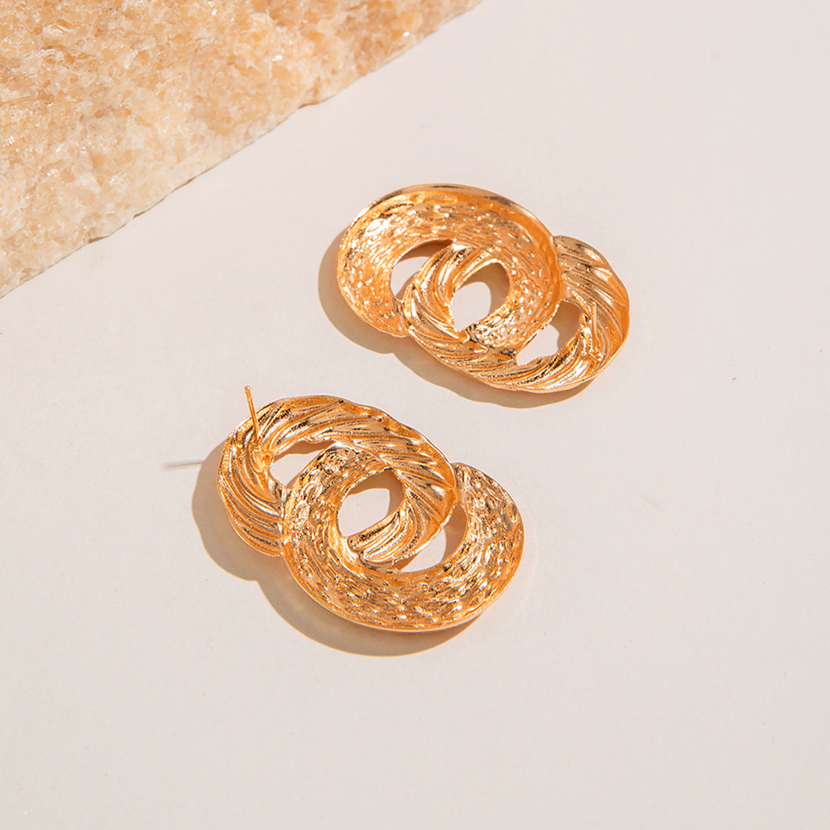 欧美跨境金色八字麻花大水滴铁质耳环设计感几何方形扭纹耳坠耳饰详情15