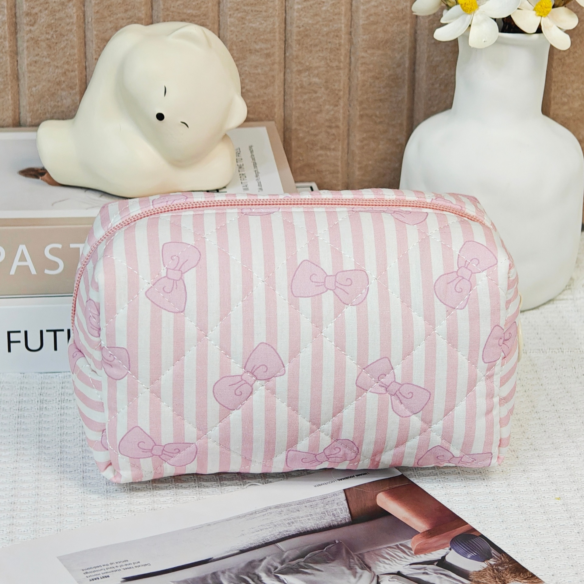 新款手提蝴蝶化妆包大容量绗缝便携收纳袋ins风旅行小物品收纳包详情21