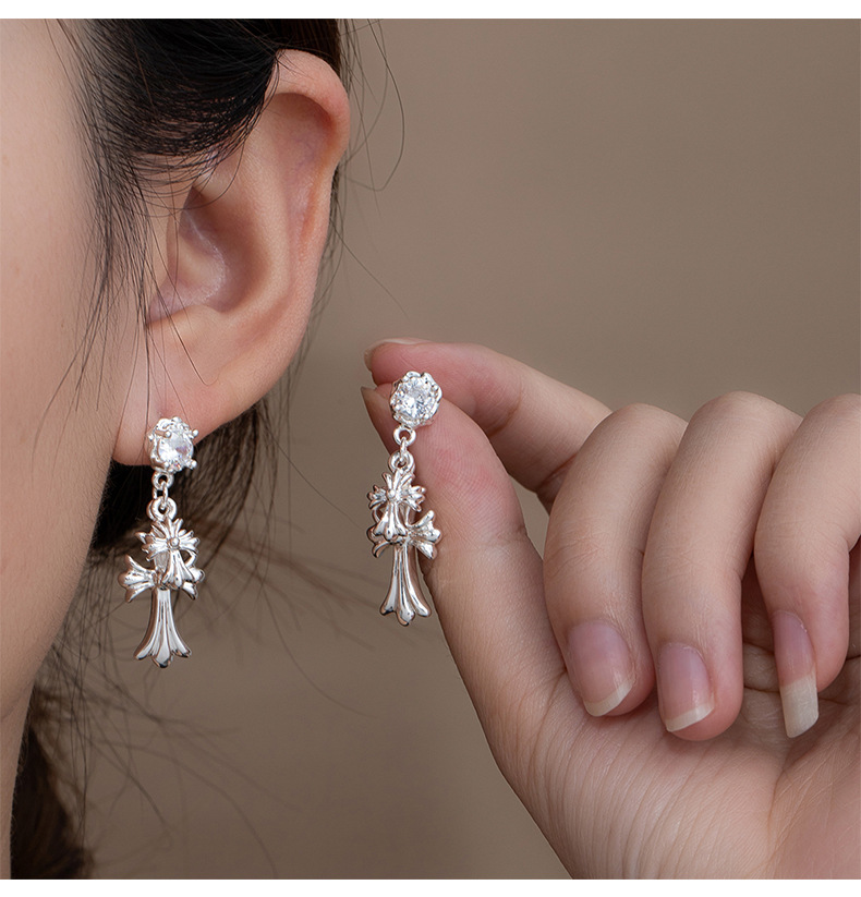 Sweet and cool style zircon silver cross stud earrings, a niche design sense, fashionable and individual earrings for women pic 4