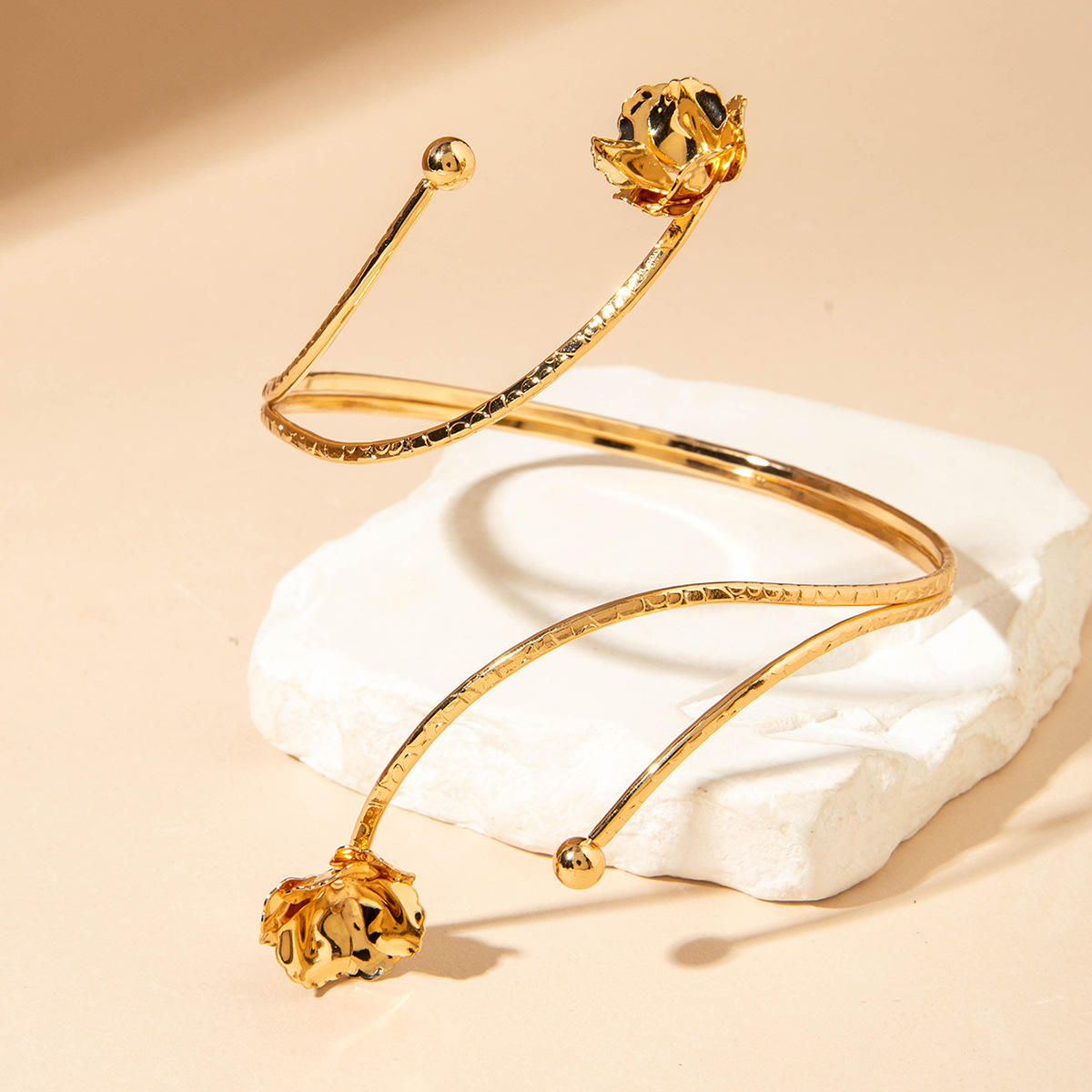 亚马逊跨境个性冷淡风海星手臂镯线条计感蝴蝶环形开口臂镯女详情134