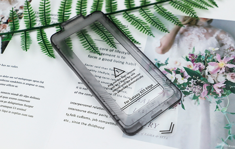 The dust-free cabin is suitable for Samsung s24ultra tempered film. Samsung S24 tempered film phone film dust-free cabin film application pic 16